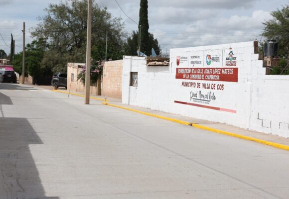 ENTREGA GOBERNADOR DAVID MONREAL CALLES PAVIMENTADAS EN CHAPARROSA, VILLA DE COS