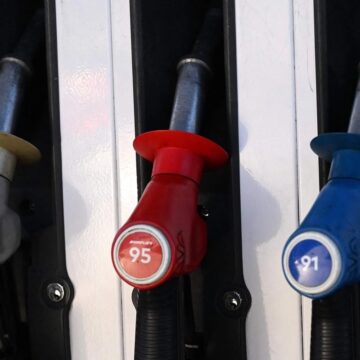 PRECIO DEL PETRÓLEO SUBE 24% EN JULIO POR TENSIONES EN EL ESTRECHO DE ORMUZ PRECIO DEL PETRÓLEO SUBE 24% EN JULIO POR TENSIONES EN EL ESTRECHO DE ORMUZ