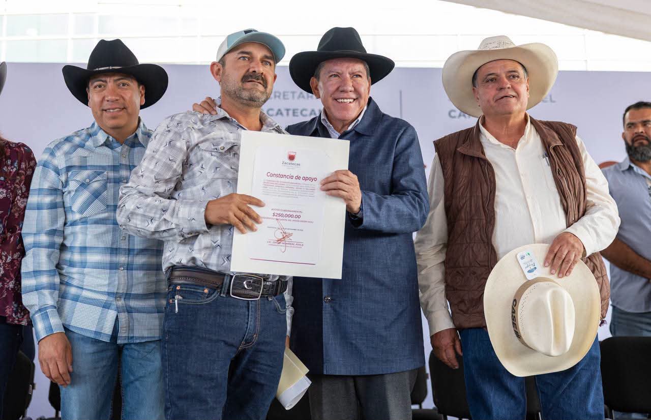 ENCABEZA GOBERNADOR DAVID MONREAL SÉPTIMA EXPO FERIA AGROPECUARIA PARA EL MIGRANTE; ENTREGA 30 TRACTORES Y 22 SUBSIDIOS DE 250 MIL PESOS ENCABEZA GOBERNADOR DAVID MONREAL SÉPTIMA EXPO FERIA AGROPECUARIA PARA EL MIGRANTE; ENTREGA 30 TRACTORES Y 22 SUBSIDIOS DE 250 MIL PESOS