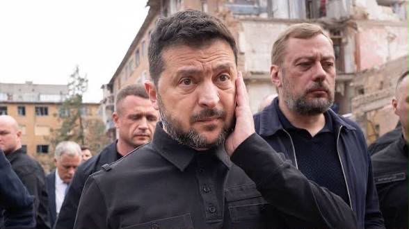 UCRANIA ATACA REFINERÍA RUSA Y ZELENSKI ACUSA A TRUMP DE DEBILITAR EL APOYO A KIEV UCRANIA ATACA REFINERÍA RUSA Y ZELENSKI ACUSA A TRUMP DE DEBILITAR EL APOYO A KIEV