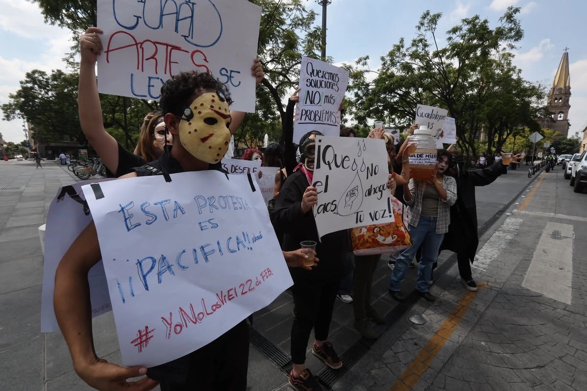 DIPUTADOS Y COLECTIVOS EXIGEN RENUNCIA DEL SECRETARIO DE SEGURIDAD DE JALISCO; ACADÉMICOS CONDENAN VIOLENCIA DIPUTADOS Y COLECTIVOS EXIGEN RENUNCIA DEL SECRETARIO DE SEGURIDAD DE JALISCO; ACADÉMICOS CONDENAN VIOLENCIA